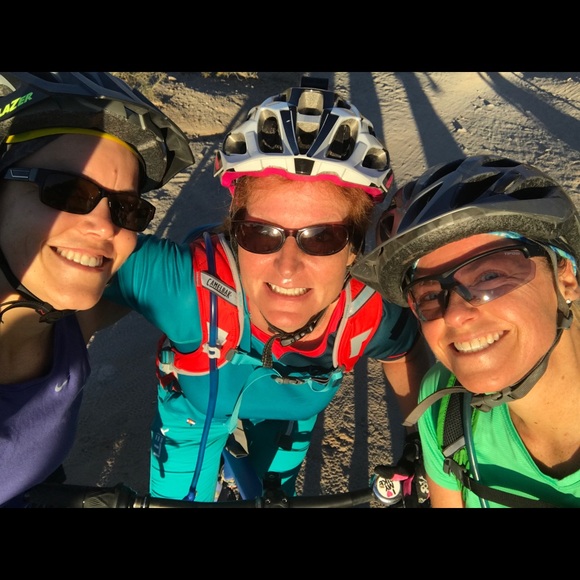 Julie Posh Ambassador - Picture 5 of 9